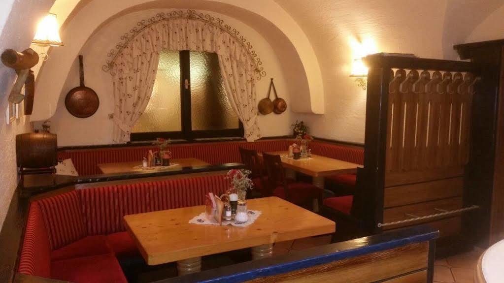 Gasthof - Restaurant Loecker Радштадт Екстер'єр фото